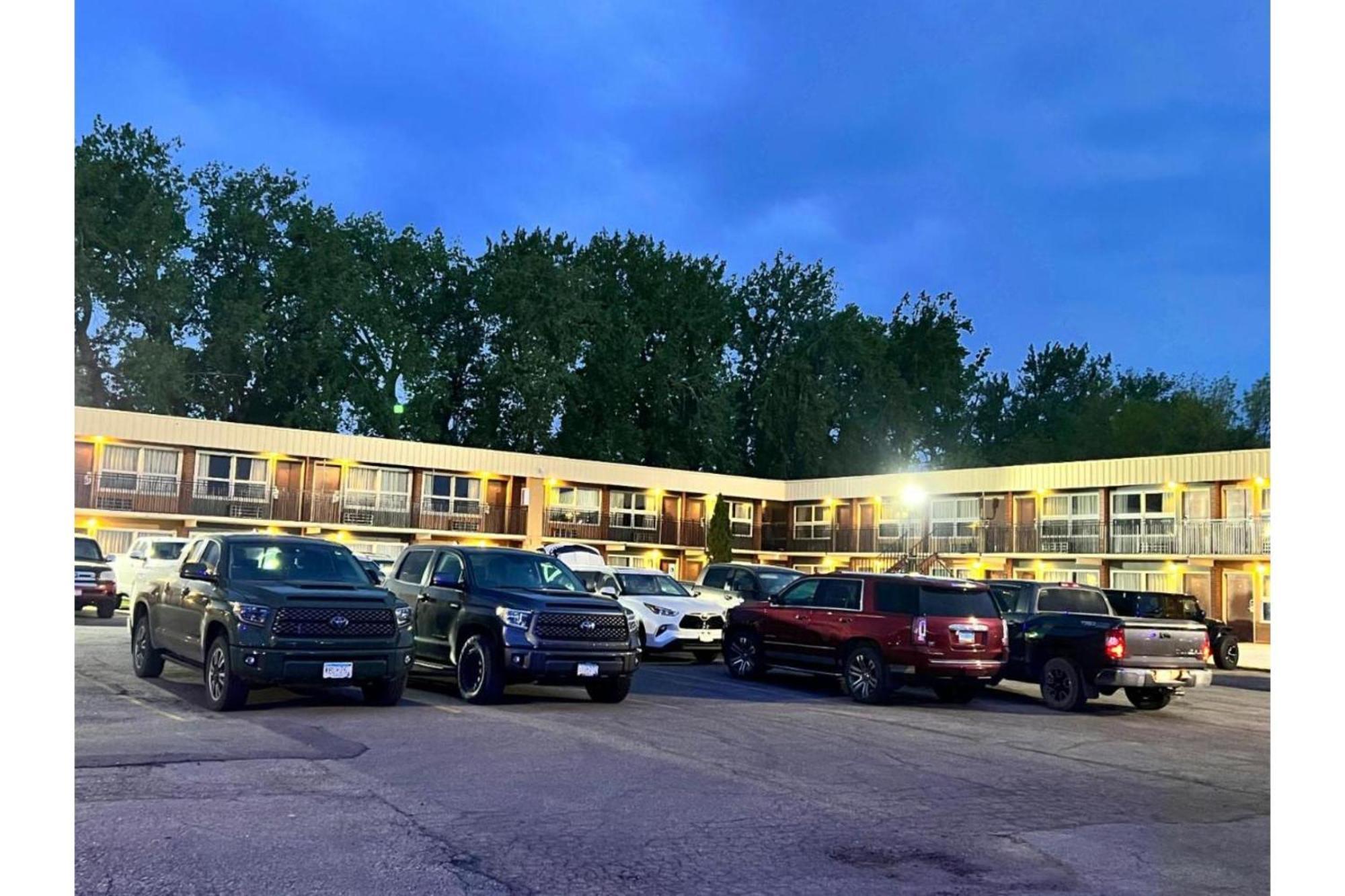 Devils Lake Inn By Oyo Near Devils Lake Regional Airport Luaran gambar
