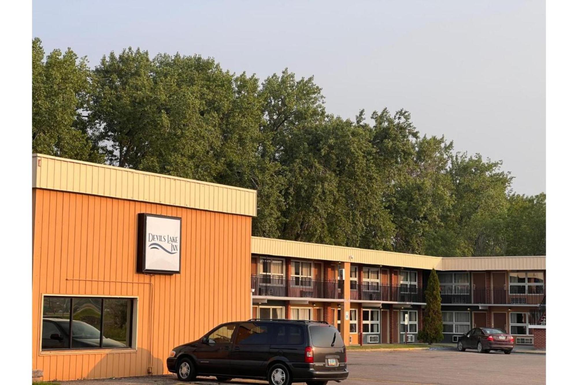 Devils Lake Inn By Oyo Near Devils Lake Regional Airport Luaran gambar