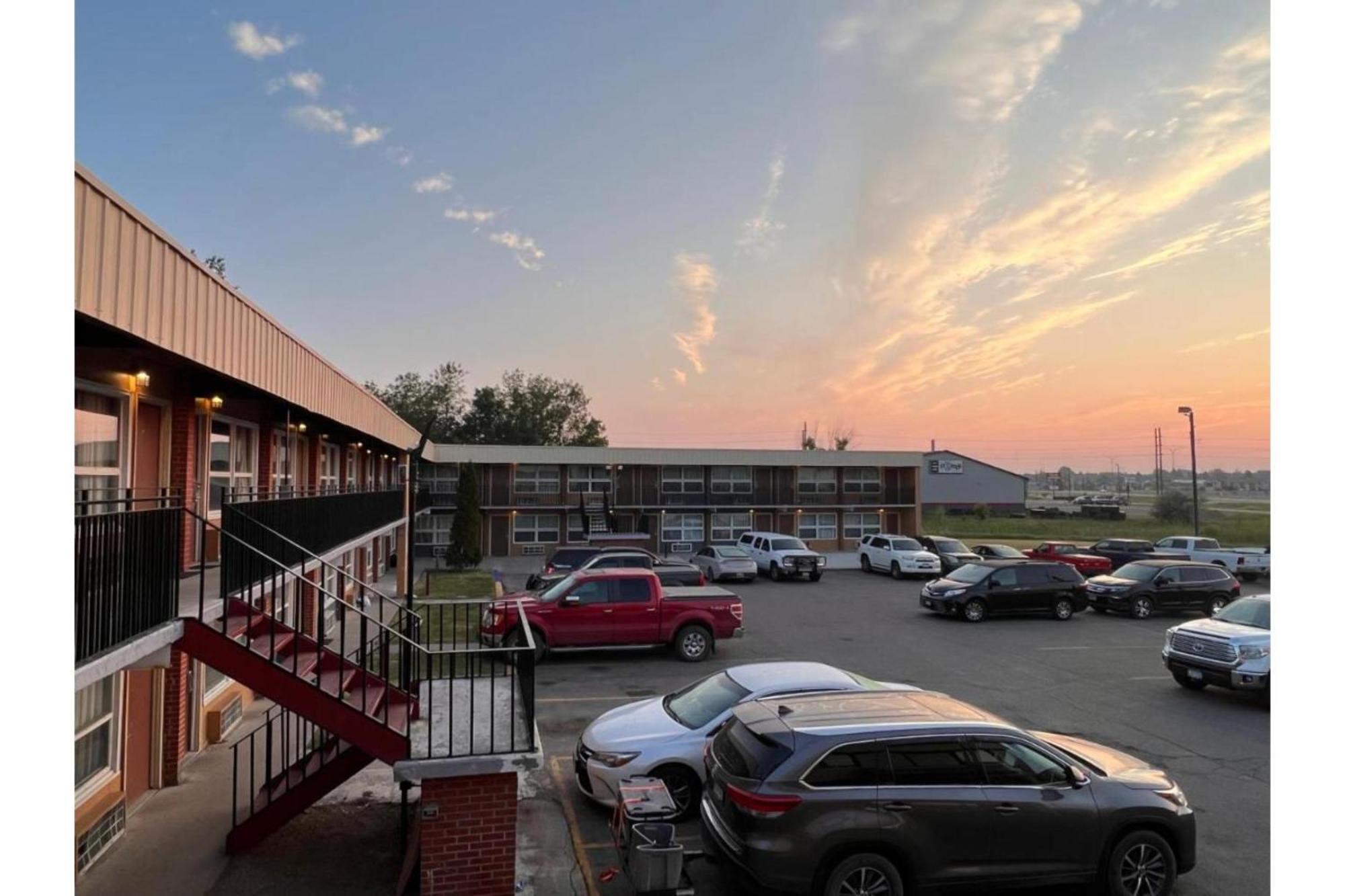 Devils Lake Inn By Oyo Near Devils Lake Regional Airport Luaran gambar